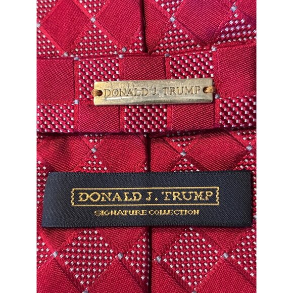 Donald Trump Signature Collection 100% Silk Red Tie Formal Geo Pattern China - Picture 6 of 7